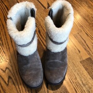 UGG, sheep wool lines, waterproof boots. Size 8